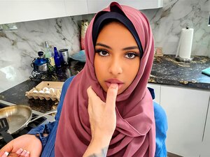 Femme arabe a besoin d'apprendre quelques petites choses