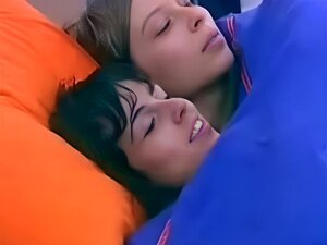 L'ami du grand demi-frère, l'ami bulgare, l'amour lesbien chaud, se.