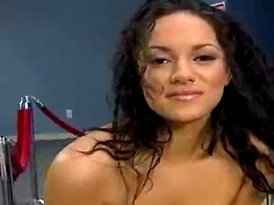 Le Lap Dance de Monica