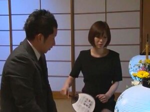 Le modèle japonais exotique Yuka Hashimoto dans la pipe / féra la