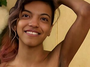 Yvette dans Interview Movie - ATKHairy. R. Williams a filmé