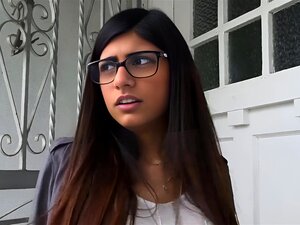 MIA KHALIFA - Sexe interracial avec une fille arabe triste et des mecs