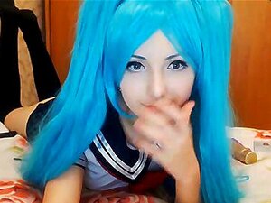 Hatsune Miku en cosplay sexy se masturbe
