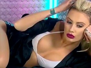Paparazi-Naked Hollywood Stars-001 Mikki à la télévision
