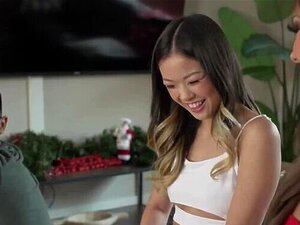Échangez un plan à quatre avec la belle-sœur asiatique Lulu Chu et