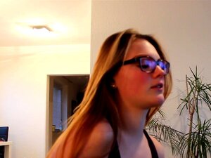 Mon sale passe-temps - Petite coquine ramassée et baisée, Bella