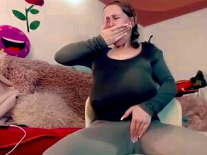Belles énormes nichons enceintes, sexy ventre, pisse, sueur,