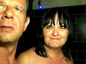 La pom-pom girl aux gros seins Christelle se fait baiser en levrette