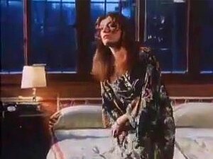 Chatte poilue vintage, baise à trois poilue