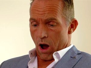 La belle-fille à gros seins veut la grosse bite de son beau-père