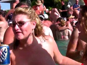 milf de fête déjantée, fête à la piscine nue