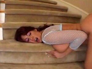 Tiffany Mynx - Une MILF rousse adore l'anal