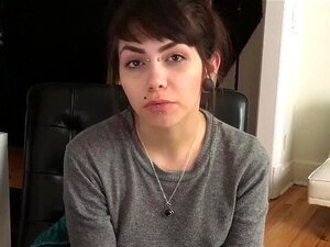 Tout le sloan naturel travaille cette chatte poilue et mouillée