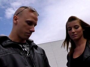 Regardez cette belle épouse tchèque vivre un nouveau niveau de