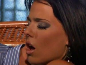 Les stars du porno folles Regina Ice et Simony Diamond en lingerie