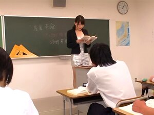 étudiante lèche son professeur en classe