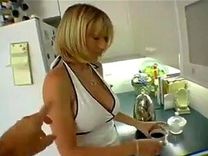 La belle-mère aux cheveux dorés Mambos, que j'aimerais baiser dans