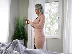 La belle-mère plantureuse Lauren Pixie veut du sperme