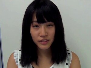 Les putes asiatiques écartent leurs chattes. Les putes asiatiques
