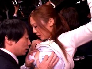 Mosaïque : Une fille timide pelotée et utilisée dans un bus