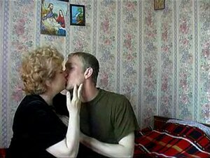 Mature russe et garçon 041. Mature russe et garçon 041