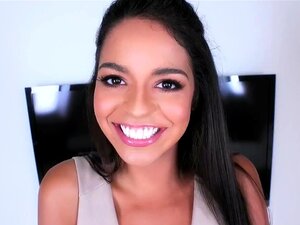 Allure amateur Vienna Black, pipe de serveuse coquine, baise et avale