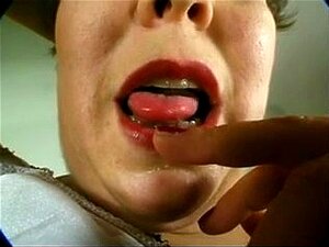 Grosse fesse poilue BBW avec un ventre rond