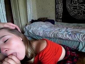 J'ai baisé une écolière dans une bouche baveuse. J'ai sucé des