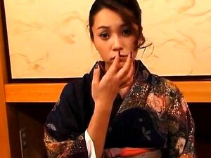 Kanako et kimono doigtés et fendus