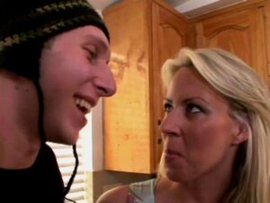 Maman mariée prend une creampie de mec frais !