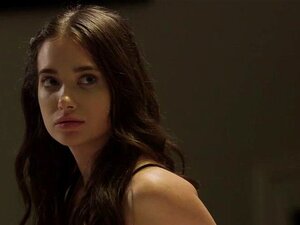 La belle-fille sexy Gia Paige est amoureuse de son beau-père. La