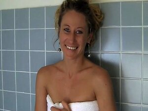 La nouvelle épouse Amberly nous montre son tour de masturbation