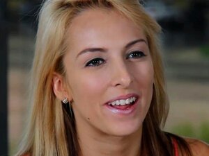 Casting Couch-X Blonde du Midwest aime se montrer