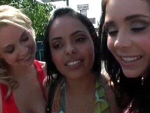 Sarah Vandella et deux autres stars du porno partie4