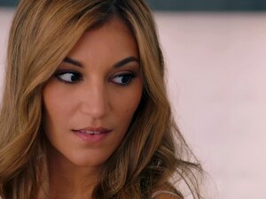 TUSHY Lana se fait remplir de sperme anal chaud avec un couple