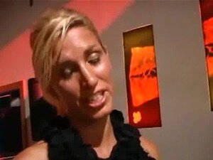 Fille sexy se fait baiser pour de l'argent 4