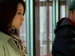 Une mignonne japonaise sur une caméra voyeur