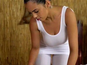 Massage Rooms Grande brune Anya Krey et la Latina aux gros seins