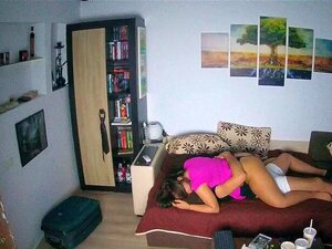Regarde une nana en chaleur se faire baiser en missionnaire profond et