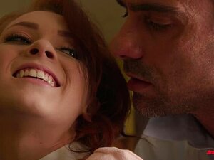 Athena adore son poste