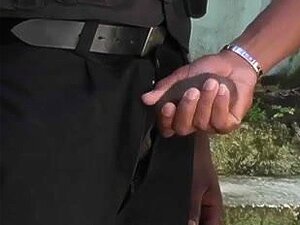 Un policier baisé fort