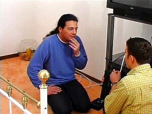 Maman baisée par deux mecs du câble