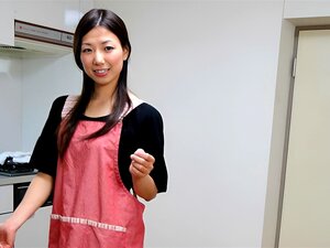 Sexy nana asiatique poilue se fait baiser comme une folle