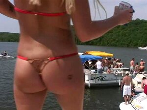 Le corps éjacule sur la chatte