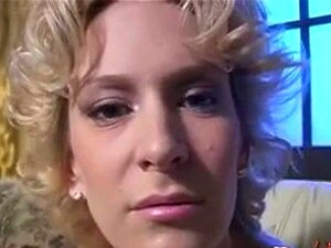 La pute blonde enceinte Ruth Blackwell adore les queues noires