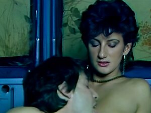 Sharon Mitchell - Sexe classique à l'arrière d'une camionnette. La