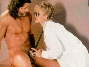 Le nom de la MILF Playgirl Centerfold Doctor Mom Model?