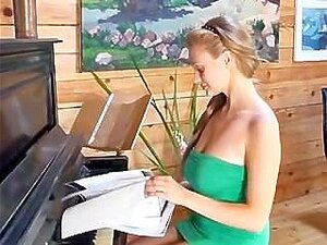 Claire G est une bonne pianiste