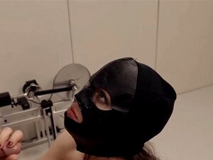 Babe BDSM copulée extrême avec des cordes