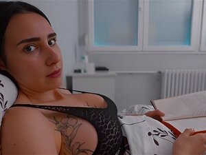 Belle-mère partage son lit avec une branlette ???? Surprise-Le